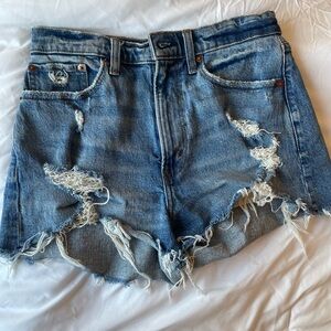 Abercrombie curve love: mom short high rise size 27